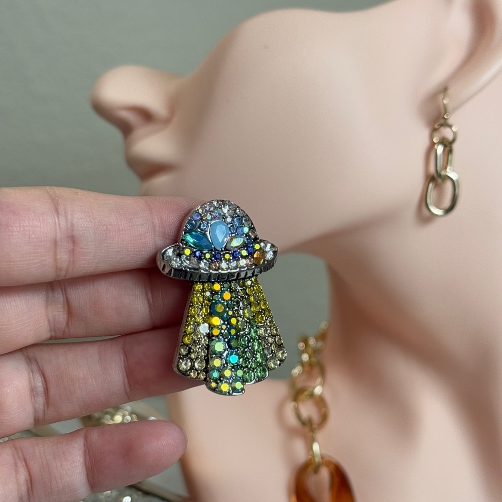 Colorful Crystal UFO Brooch - Picture 9 of 9